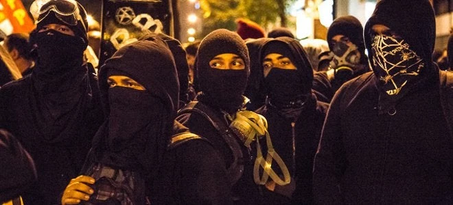 Απειλούν να ισοπεδώσουν την Αθήνα τα… ορφανά του Σόρος